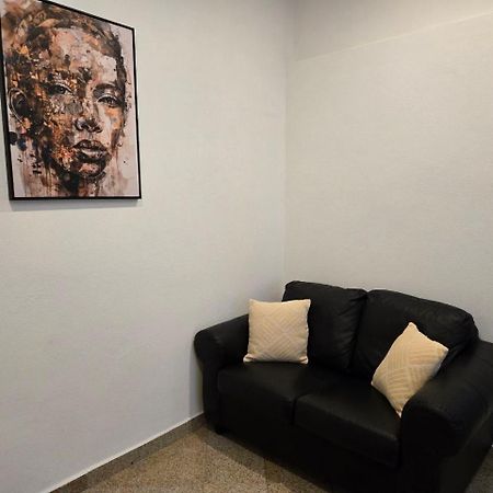 Newly Renovated 2 Rooms Apartment Downtown Nitra Extérieur photo