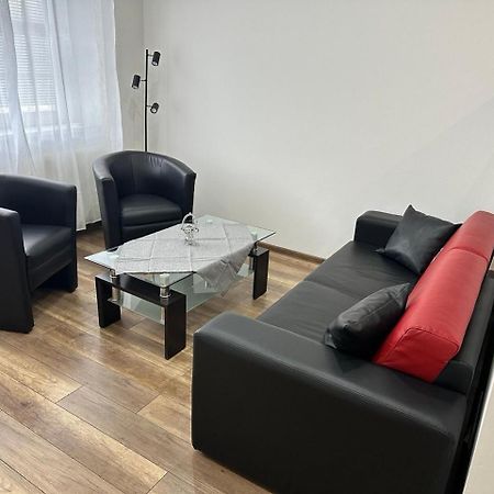 Newly Renovated 2 Rooms Apartment Downtown Nitra Extérieur photo