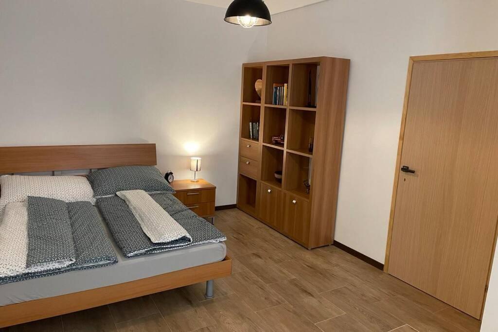 Newly Renovated 2 Rooms Apartment Downtown Nitra Extérieur photo